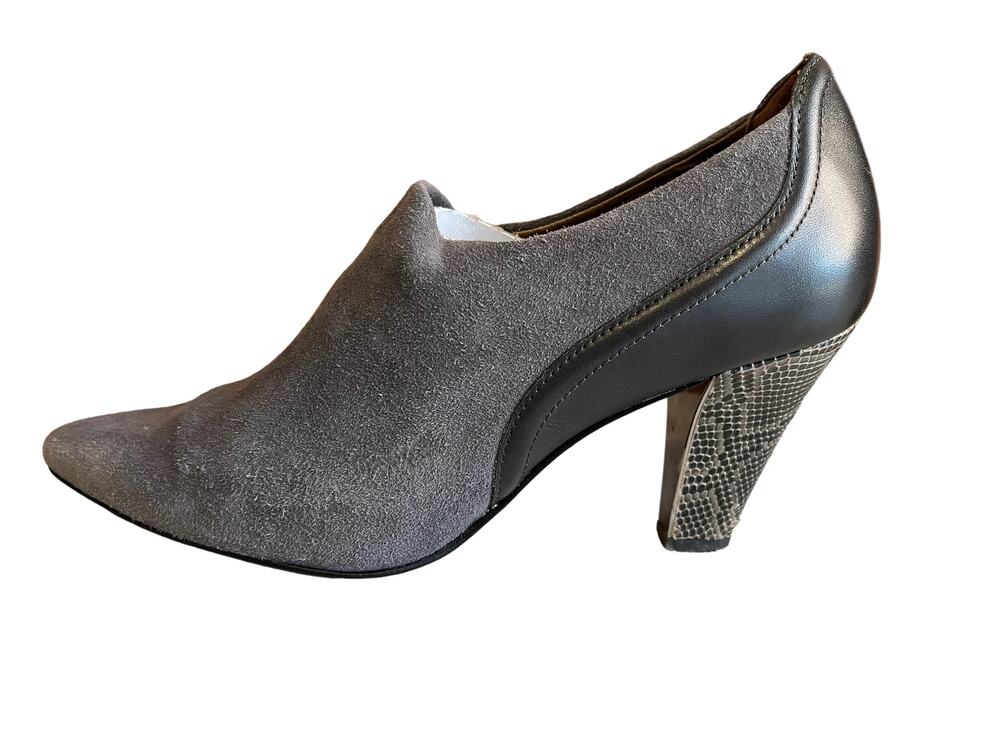Donald J Pliner Gray Suede Heeled Low Pointed Toe Booties 9